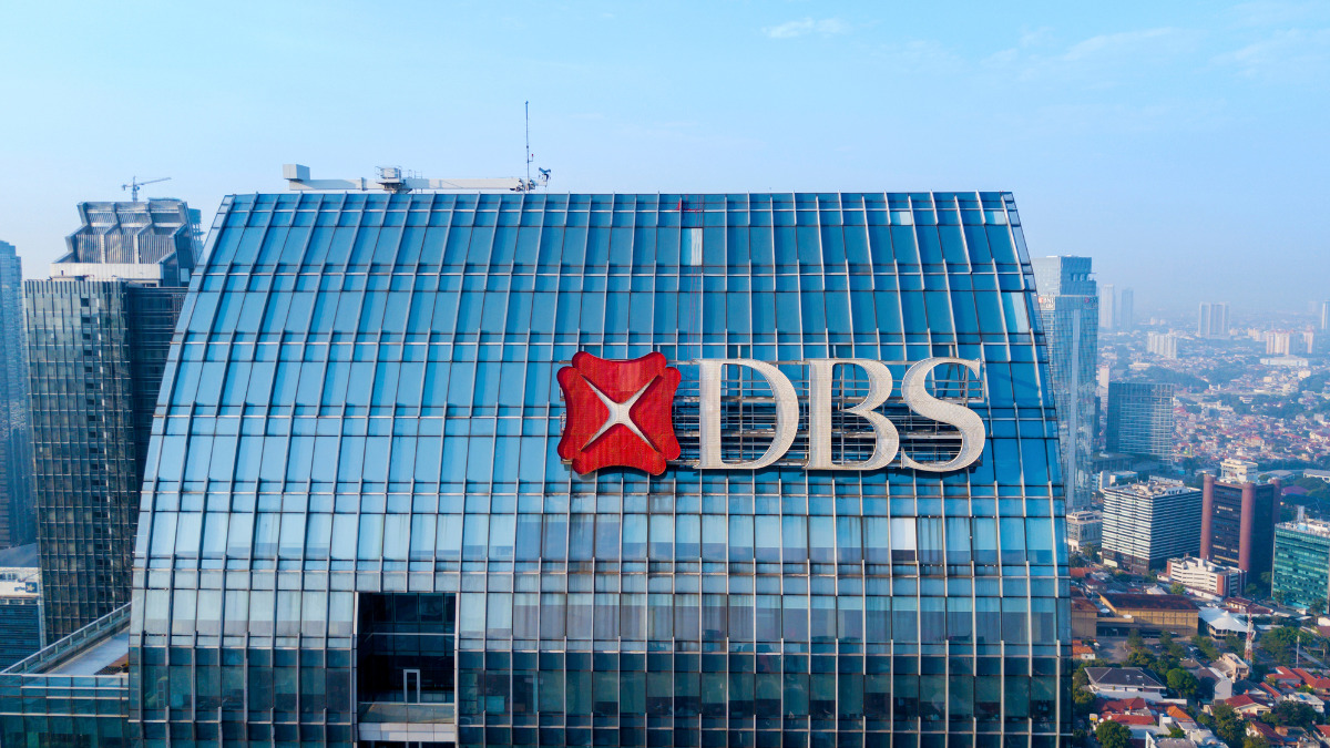 DBS銀行のロゴとビル